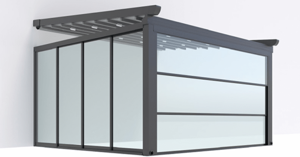 Kış Bahçesi Sistemleri | Bursa'da 4 Mevsim Yaşam Alanı 1 Antrasit renkli pergola tavanlı, dikey hareketli giyotin cam sistemleri ile donatılmış modern kış bahçesi.